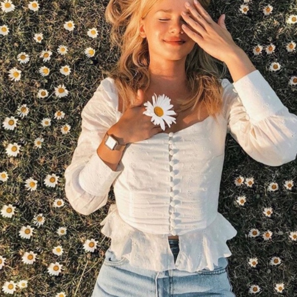 Lioness Broderie Eyelet Sweethearts Top - Picture 2 of 8